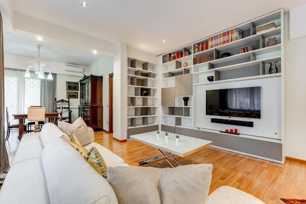 Exclusive Apartment In Eur Lake Ρώμη Εξωτερικό φωτογραφία